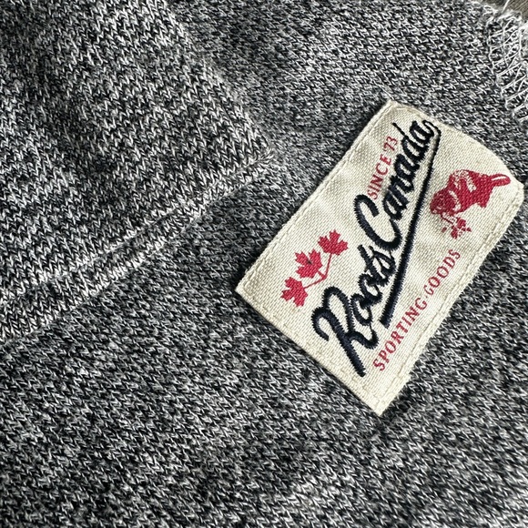 Women’s Roots Salt & Pepper Grey Crewneck Small - Picture 3 of 9